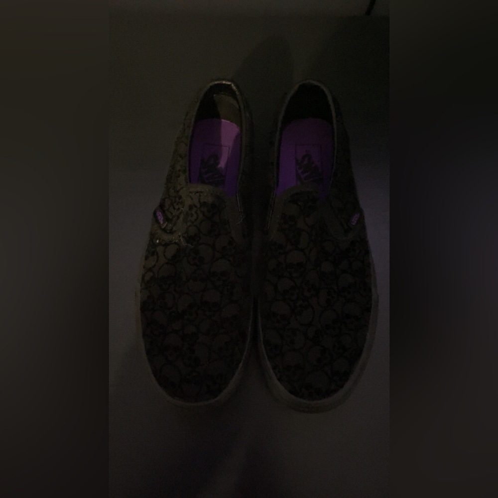 skull vans